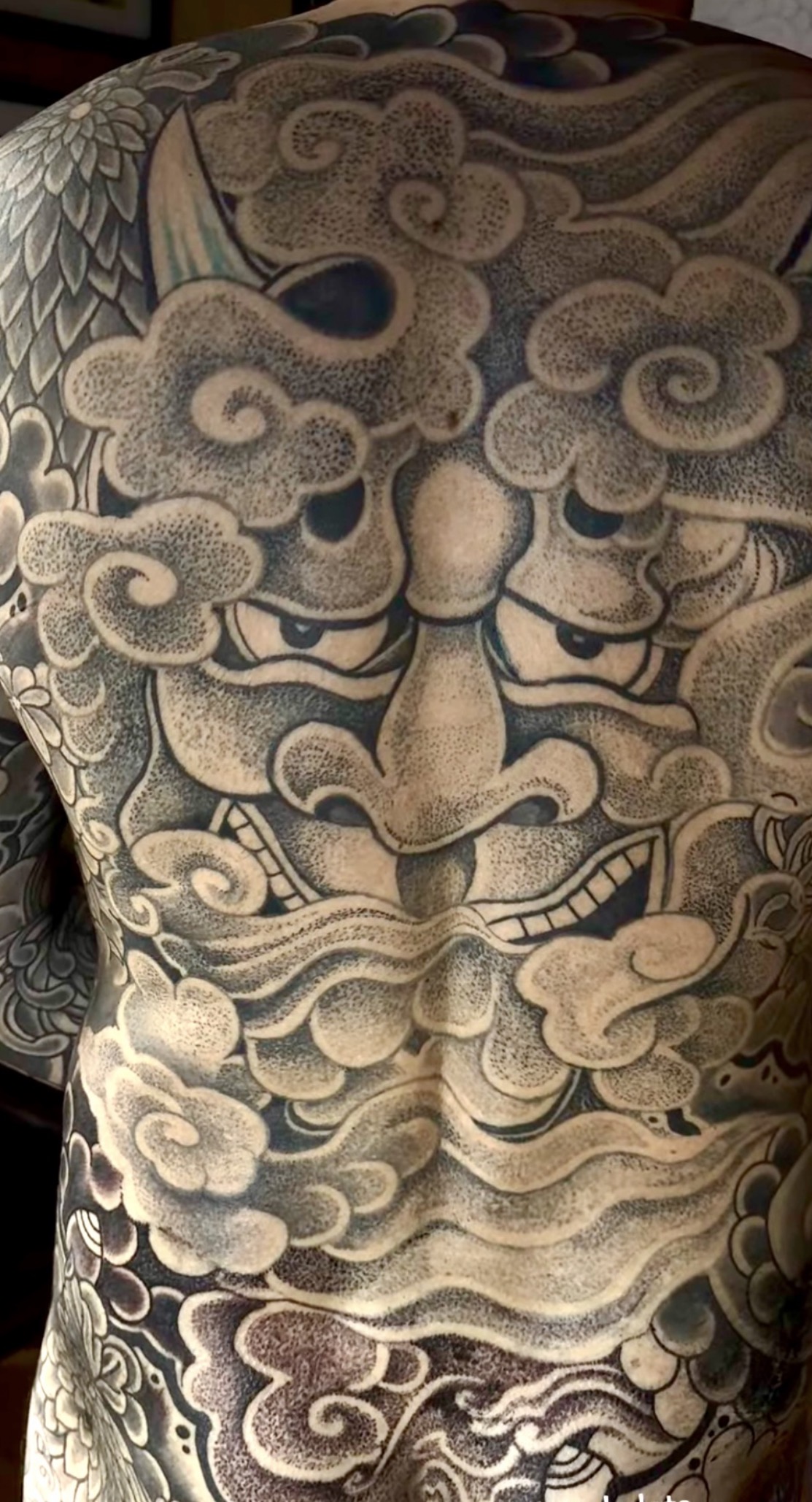 Black and grey Japanese shishi and cloud backpiece